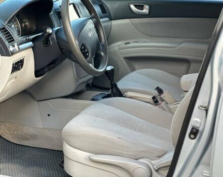 Серый Хендай Соната, объемом двигателя 2.4 л и пробегом 232 тыс. км за 5590 $, фото 8 на Automoto.ua