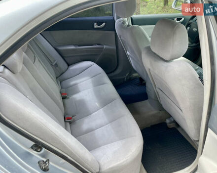 Хендай Соната 2006 у Тячеве на Automoto.ua Сірий Хендай Соната, об'ємом двигуна 2.36 л та пробігом 258 тис. км за 5500 $, фото 5 на Automoto.ua