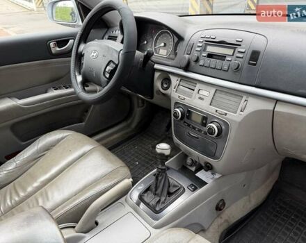 Серый Хендай Соната, объемом двигателя 2.4 л и пробегом 200 тыс. км за 3700 $, фото 45 на Automoto.ua