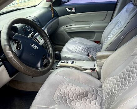 Серый Хендай Соната, объемом двигателя 2.4 л и пробегом 192 тыс. км за 6000 $, фото 5 на Automoto.ua