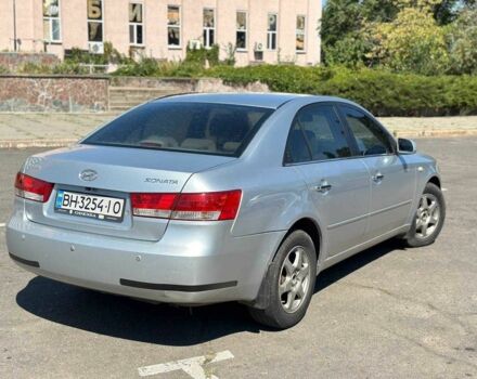 Серый Хендай Соната, объемом двигателя 2.4 л и пробегом 217 тыс. км за 5100 $, фото 2 на Automoto.ua