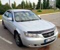 Серый Хендай Соната, объемом двигателя 2.4 л и пробегом 275 тыс. км за 5300 $, фото 4 на Automoto.ua
