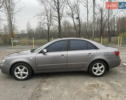 Серый Хендай Соната, объемом двигателя 2.4 л и пробегом 192 тыс. км за 6000 $, фото 3 на Automoto.ua