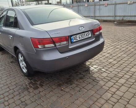 Серый Хендай Соната, объемом двигателя 2.4 л и пробегом 280 тыс. км за 5300 $, фото 5 на Automoto.ua