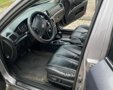 Сірий Хендай Соната, об'ємом двигуна 2 л та пробігом 243 тис. км за 6500 $, фото 5 на Automoto.ua