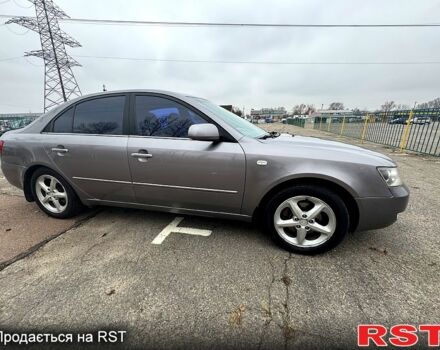 Серый Хендай Соната, объемом двигателя 2.4 л и пробегом 192 тыс. км за 6000 $, фото 2 на Automoto.ua