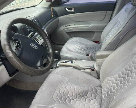 Серый Хендай Соната, объемом двигателя 2.4 л и пробегом 192 тыс. км за 6000 $, фото 7 на Automoto.ua
