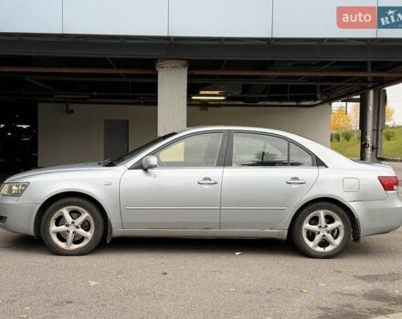 Серый Хендай Соната, объемом двигателя 2.4 л и пробегом 200 тыс. км за 3700 $, фото 23 на Automoto.ua