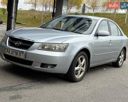 Серый Хендай Соната, объемом двигателя 2.4 л и пробегом 200 тыс. км за 3700 $, фото 4 на Automoto.ua