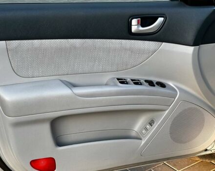 Серый Хендай Соната, объемом двигателя 2.4 л и пробегом 232 тыс. км за 5590 $, фото 18 на Automoto.ua