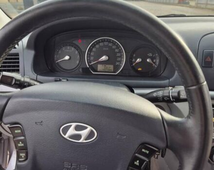 Серый Хендай Соната, объемом двигателя 2.4 л и пробегом 280 тыс. км за 5300 $, фото 9 на Automoto.ua