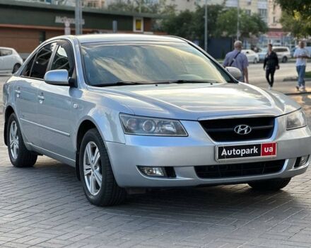 Серый Хендай Соната, объемом двигателя 2.4 л и пробегом 232 тыс. км за 5590 $, фото 2 на Automoto.ua