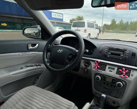 Серый Хендай Соната, объемом двигателя 3.3 л и пробегом 192 тыс. км за 5000 $, фото 16 на Automoto.ua