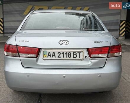 Серый Хендай Соната, объемом двигателя 2.4 л и пробегом 200 тыс. км за 3700 $, фото 11 на Automoto.ua