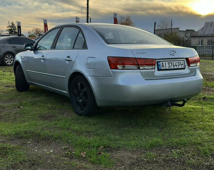 Хендай Соната 2006 у Смеле на Automoto.ua Сірий Хендай Соната, об'ємом двигуна 1.99 л та пробігом 275 тис. км за 5100 $, фото 3 на Automoto.ua