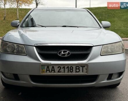 Серый Хендай Соната, объемом двигателя 2.4 л и пробегом 200 тыс. км за 3700 $, фото 6 на Automoto.ua