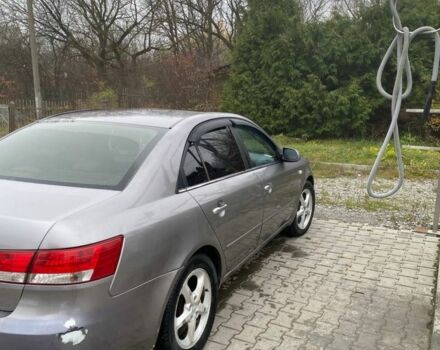 Сірий Хендай Соната, об'ємом двигуна 2 л та пробігом 243 тис. км за 6500 $, фото 4 на Automoto.ua