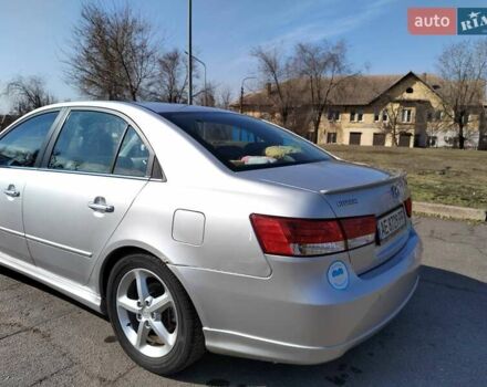 Серый Хендай Соната, объемом двигателя 1.99 л и пробегом 260 тыс. км за 6000 $, фото 4 на Automoto.ua