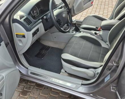 Серый Хендай Соната, объемом двигателя 2.4 л и пробегом 280 тыс. км за 5300 $, фото 12 на Automoto.ua