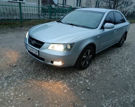 Серый Хендай Соната, объемом двигателя 2 л и пробегом 220 тыс. км за 4599 $, фото 4 на Automoto.ua