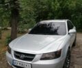 Сірий Хендай Соната, об'ємом двигуна 3.3 л та пробігом 180 тис. км за 4100 $, фото 1 на Automoto.ua