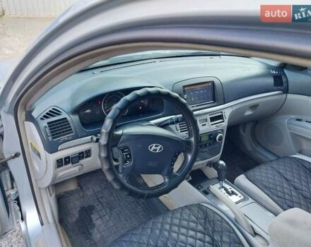 Серый Хендай Соната, объемом двигателя 2.4 л и пробегом 217 тыс. км за 4900 $, фото 16 на Automoto.ua