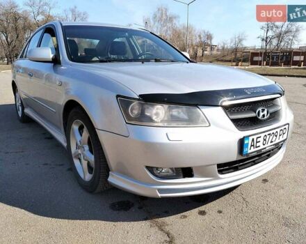 Серый Хендай Соната, объемом двигателя 1.99 л и пробегом 260 тыс. км за 6000 $, фото 1 на Automoto.ua