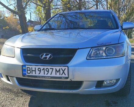 Серый Хендай Соната, объемом двигателя 2.4 л и пробегом 350 тыс. км за 4800 $, фото 2 на Automoto.ua