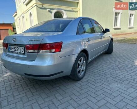 Сірий Хендай Соната, об'ємом двигуна 2.36 л та пробігом 217 тис. км за 5100 $, фото 2 на Automoto.ua