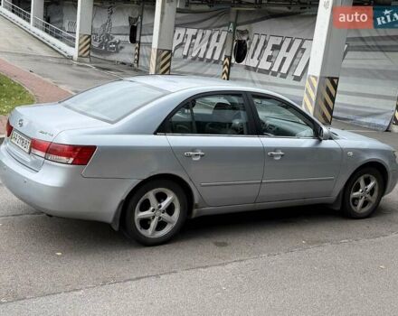 Серый Хендай Соната, объемом двигателя 2.4 л и пробегом 200 тыс. км за 3700 $, фото 16 на Automoto.ua