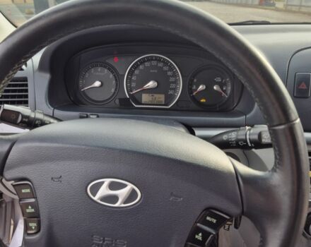 Серый Хендай Соната, объемом двигателя 2 л и пробегом 280 тыс. км за 5300 $, фото 7 на Automoto.ua