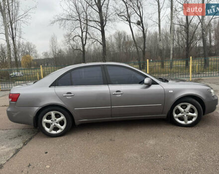 Серый Хендай Соната, объемом двигателя 2.4 л и пробегом 192 тыс. км за 6000 $, фото 4 на Automoto.ua