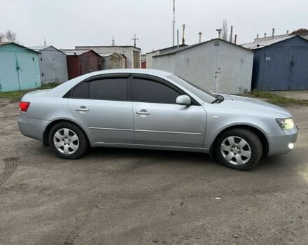 Серый Хендай Соната, объемом двигателя 2 л и пробегом 191 тыс. км за 5950 $, фото 4 на Automoto.ua