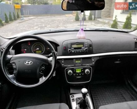 Сірий Хендай Соната, об'ємом двигуна 2 л та пробігом 126 тис. км за 6200 $, фото 17 на Automoto.ua