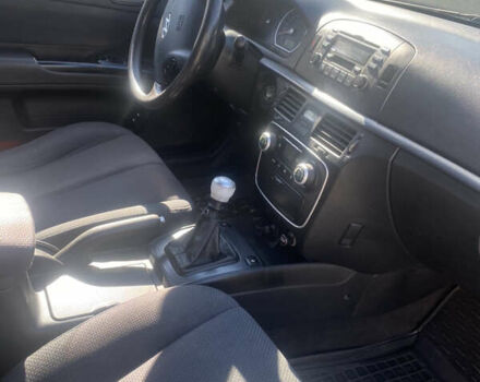 Сірий Хендай Соната, об'ємом двигуна 2.36 л та пробігом 195 тис. км за 6800 $, фото 4 на Automoto.ua