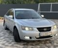 Серый Хендай Соната, объемом двигателя 2 л и пробегом 306 тыс. км за 5200 $, фото 1 на Automoto.ua