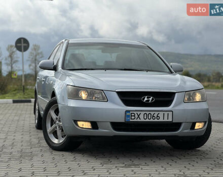 Серый Хендай Соната, объемом двигателя 2.36 л и пробегом 307 тыс. км за 5550 $, фото 1 на Automoto.ua