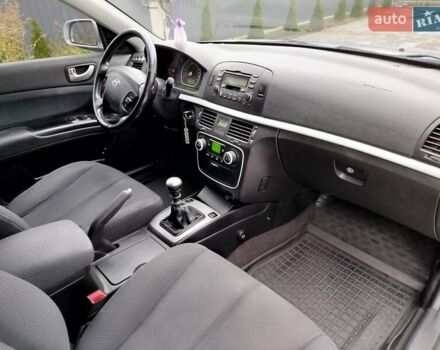 Сірий Хендай Соната, об'ємом двигуна 2 л та пробігом 126 тис. км за 5999 $, фото 17 на Automoto.ua