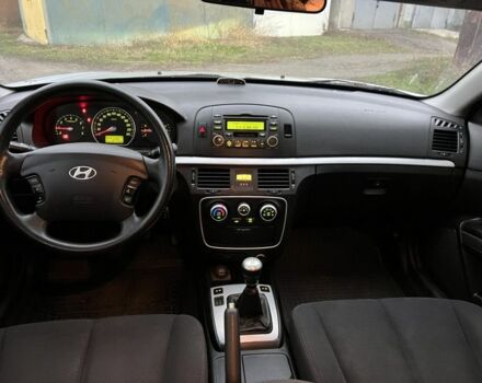 Серый Хендай Соната, объемом двигателя 2 л и пробегом 191 тыс. км за 5950 $, фото 12 на Automoto.ua