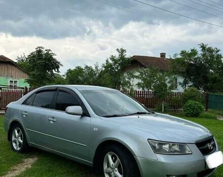 Сірий Хендай Соната, об'ємом двигуна 2.4 л та пробігом 300 тис. км за 5700 $, фото 5 на Automoto.ua