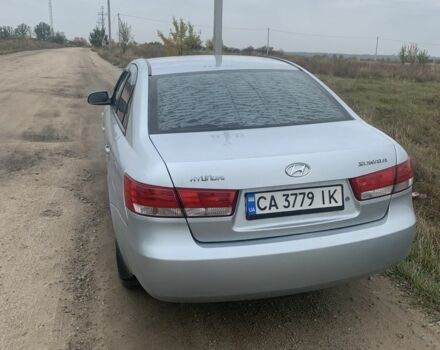 Серый Хендай Соната, объемом двигателя 2 л и пробегом 233 тыс. км за 5200 $, фото 4 на Automoto.ua