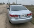 Серый Хендай Соната, объемом двигателя 2 л и пробегом 233 тыс. км за 5200 $, фото 4 на Automoto.ua