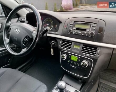 Серый Хендай Соната, объемом двигателя 2 л и пробегом 126 тыс. км за 5850 $, фото 15 на Automoto.ua