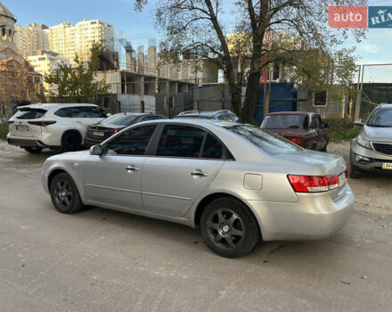 Серый Хендай Соната, объемом двигателя 2 л и пробегом 271 тыс. км за 4250 $, фото 3 на Automoto.ua