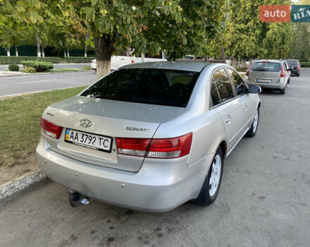 Сірий Хендай Соната, об'ємом двигуна 2.4 л та пробігом 295 тис. км за 4000 $, фото 1 на Automoto.ua