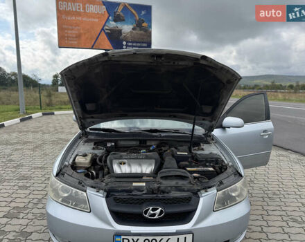 Серый Хендай Соната, объемом двигателя 2.36 л и пробегом 307 тыс. км за 5550 $, фото 47 на Automoto.ua