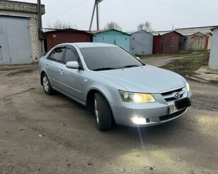 Серый Хендай Соната, объемом двигателя 2 л и пробегом 191 тыс. км за 5950 $, фото 3 на Automoto.ua