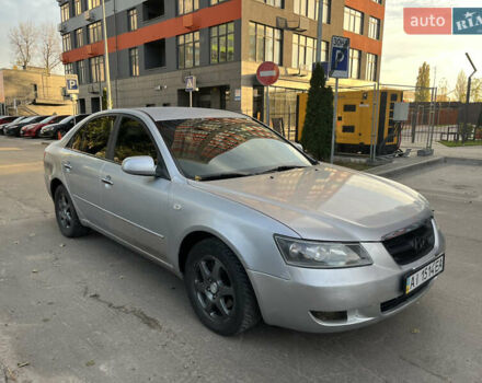 Серый Хендай Соната, объемом двигателя 2 л и пробегом 271 тыс. км за 4250 $, фото 2 на Automoto.ua