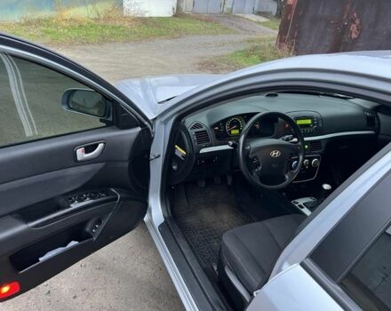 Серый Хендай Соната, объемом двигателя 2 л и пробегом 191 тыс. км за 5950 $, фото 11 на Automoto.ua