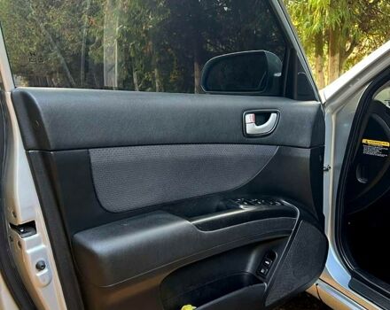 Серый Хендай Соната, объемом двигателя 2 л и пробегом 270 тыс. км за 5100 $, фото 6 на Automoto.ua